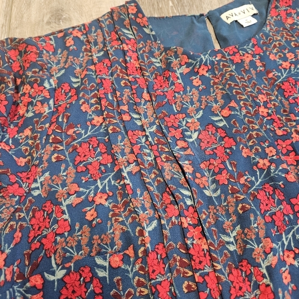 Ava & Viv Floral Pintuck Long Sleeve Relaxed Fit Blouse Women's 1X Plus Blue - Picture 3 of 9